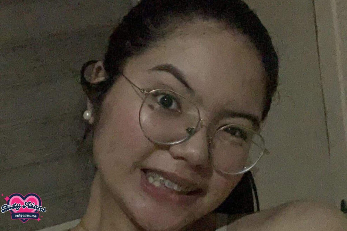 Home 3 Lia 19 yo