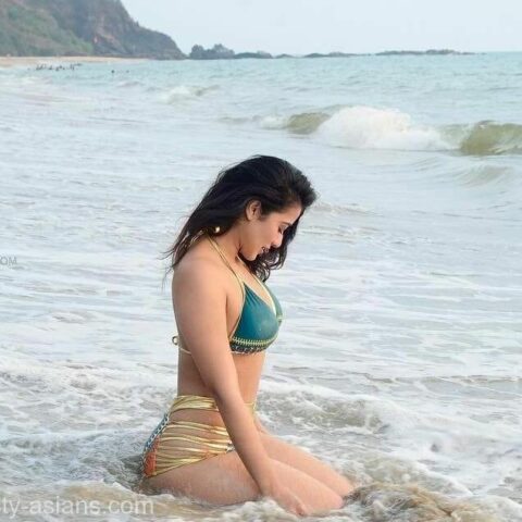 Ketika Sharma Nude – foto 10